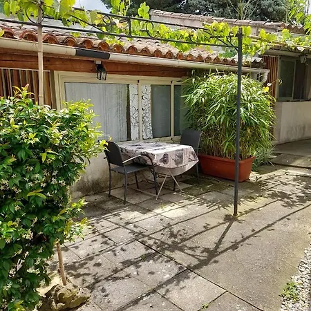 D'hotes Chez Cecile A Bed & Breakfast *