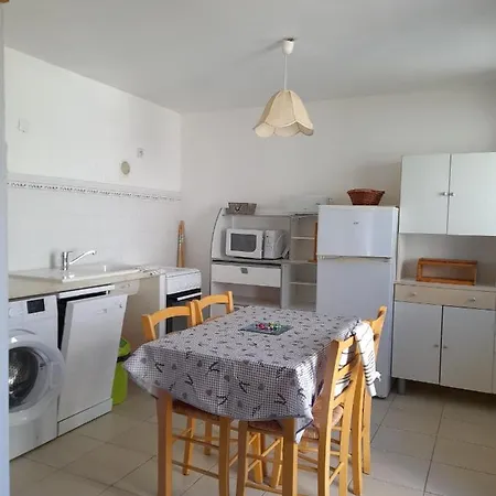 D'hotes Chez Cecile A Bed & Breakfast Lagnes