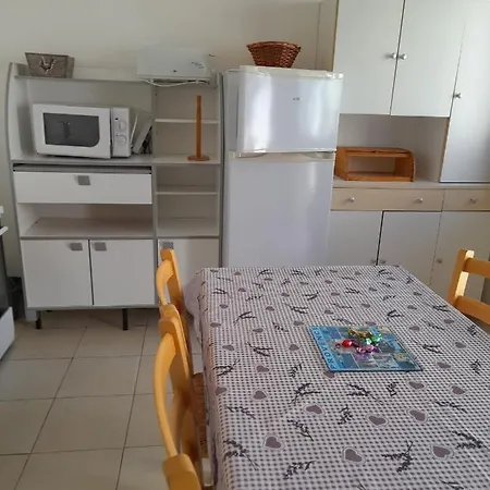D'hotes Chez Cecile A Bed & Breakfast Lagnes