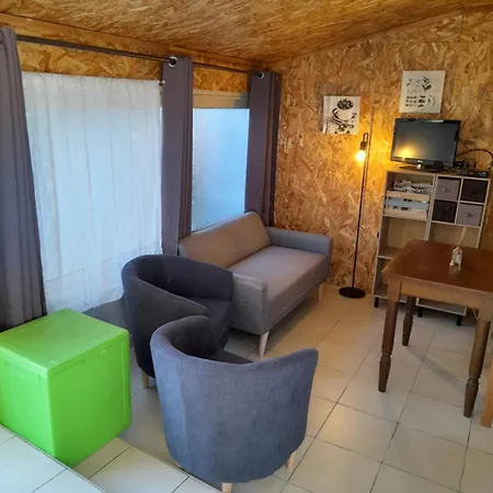 D'hotes Chez Cecile A Bed & Breakfast *